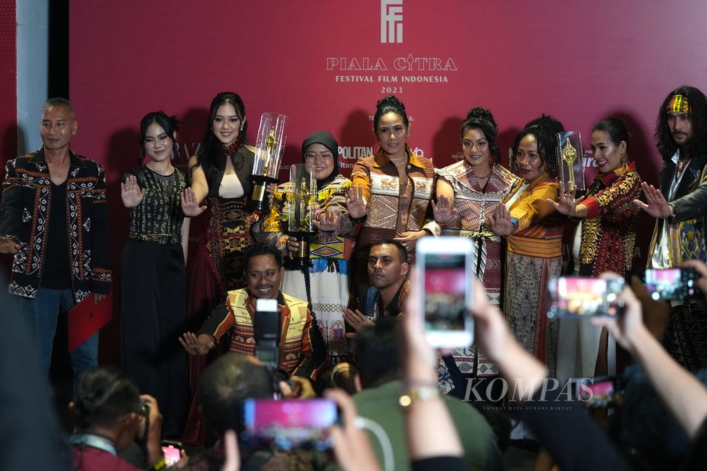 Film <i>Women from Rote Island</i> karya sutradara Jeremias Nyangoen meraih Piala Citra Festival Film Indonesia 2023 kategori Film Cerita Panjang Terbaik di Ciputra Artpreneur, Jakarta Selatan, Selasa (14/11/2023).