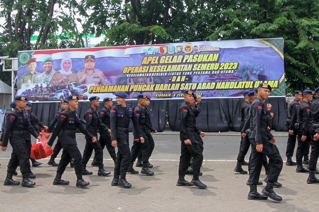 Sebanyak 4.500 pasukan gabungan TNI dan Polri akan mengamankan Resepsi Puncak Satu Abad NU di Gelora Delta Sidoarjo, Selasa (7/2/2023). Apel gelar pasukan berlangsung, Senin (6/2/2023) 