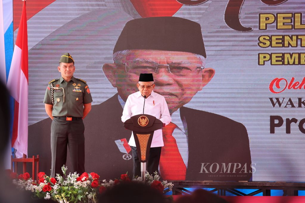 Wakil Presiden Maruf Amin berpesan supaya pembentukan provinsi baru, Papua Barat Daya, benar-benar mendekatkan layanan kepada masyarakat. Hal ini disampaikan dalam peletakan batu pertama kantor pemerintah provinsi di Distrik Sorong Timur, Kota Sorong, Papua Barat Daya, Senin (17/7/2023).