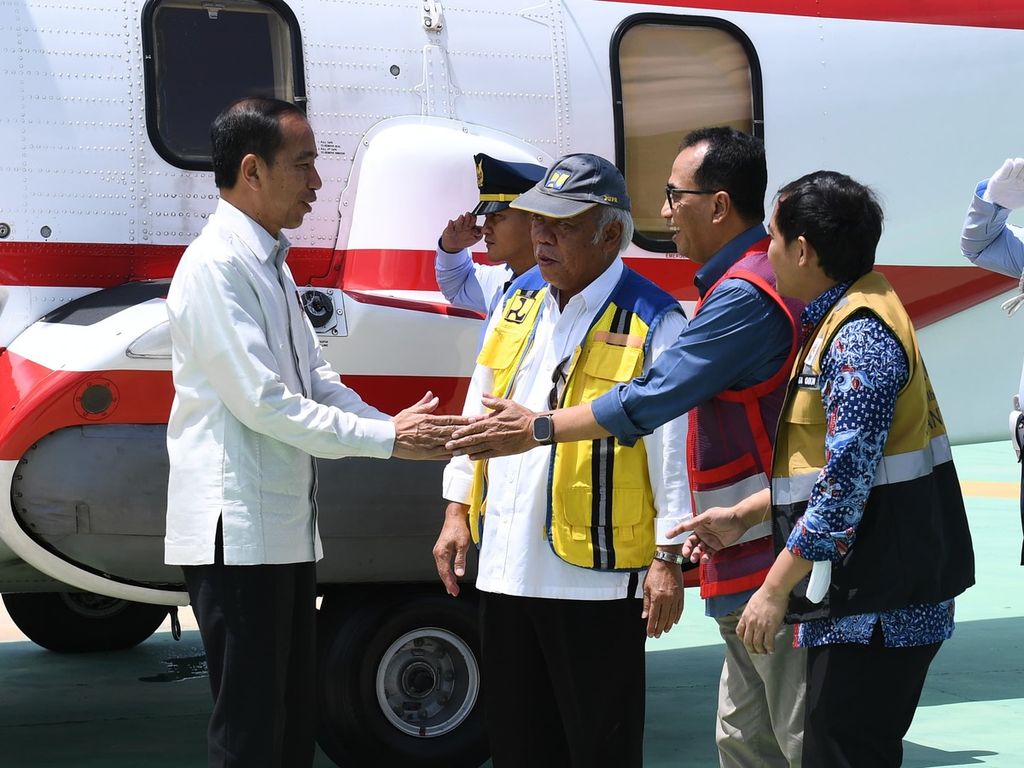 Presiden Joko Widodo dan rombongan tiba di Helipad MBH Kawasan Ibu Kota Nusantara (IKN), Kabupaten Penajam Paser Utara, Kalimantan Timur, Kamis (12/9/2024) sekitar pukul 11.00 Wita.