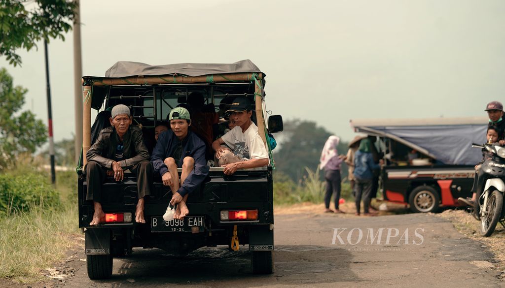 Transportasi warga perdesaan di Desa Wargajaya, Kecamatan Sukamakmur, Kabupaten Bogor, Jawa Barat, Rabu (11/5/2022). 