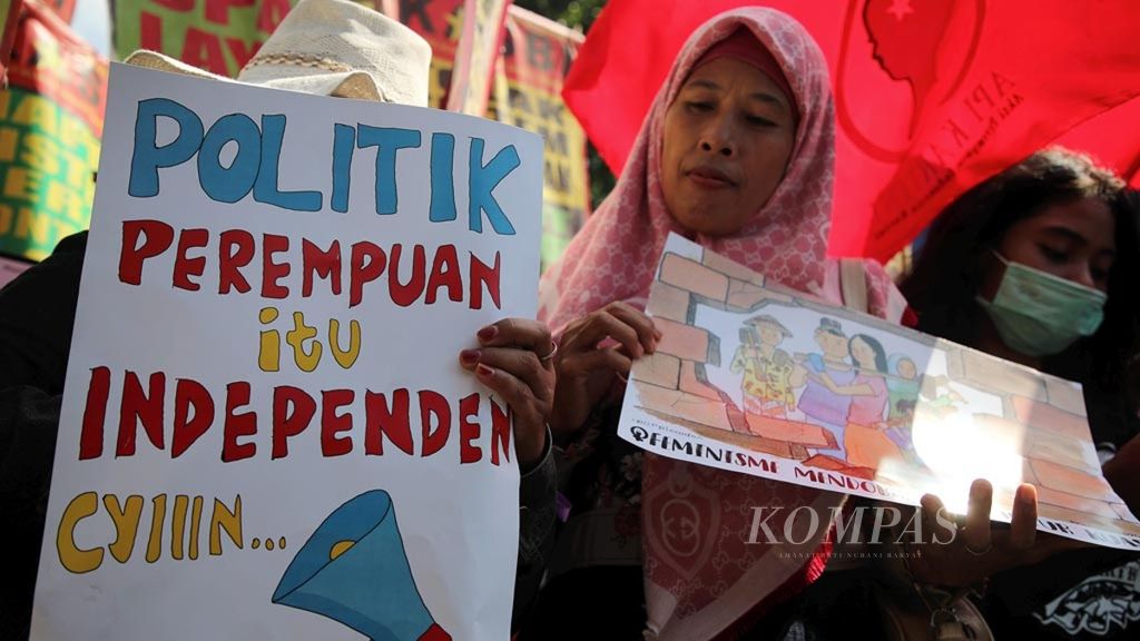 Hari Perempuan Internasional 2019 diperingati perempuan dari sejumlah organisasi dengan berunjuk rasa di Taman Aspirasi, di depan Istana Merdeka, Jakarta, Jumat (8/3/2019). Mereka, antara lain, mendesak pengesahan RUU Penghapusan Kekerasan Seksual, perlindungan terhadap pekerja perempuan, dan perlakuan yang setara.