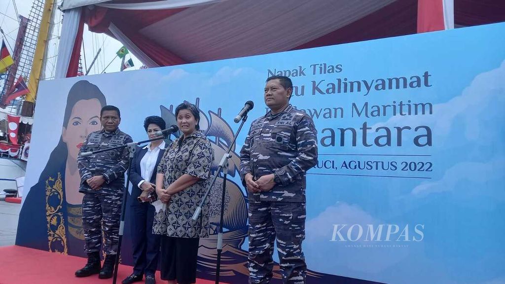 Wakil Ketua MPR Lestari Moerdijat (kedua dari kanan) dan Kepala Staf TNI Angkatan Laut Laksamana Yudo Margono (kanan) memberikan dukungan agar Ratu Kalinyamat mendapatkan gelar pahlawan nasional di Jakarta, Kamis (11/8/2022).