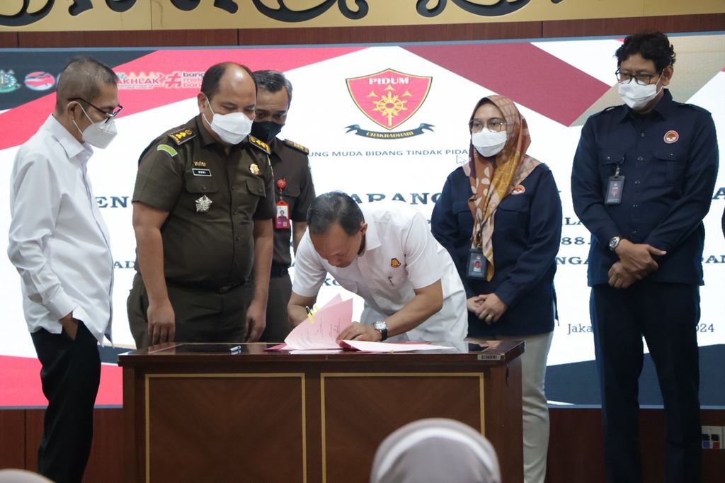 Ceremony of the execution process of confiscated goods in the case of embezzlement of funds from the Indosurya Savings and Loans Cooperative by the Prosecutor's Office, Wednesday (17/1/2024).