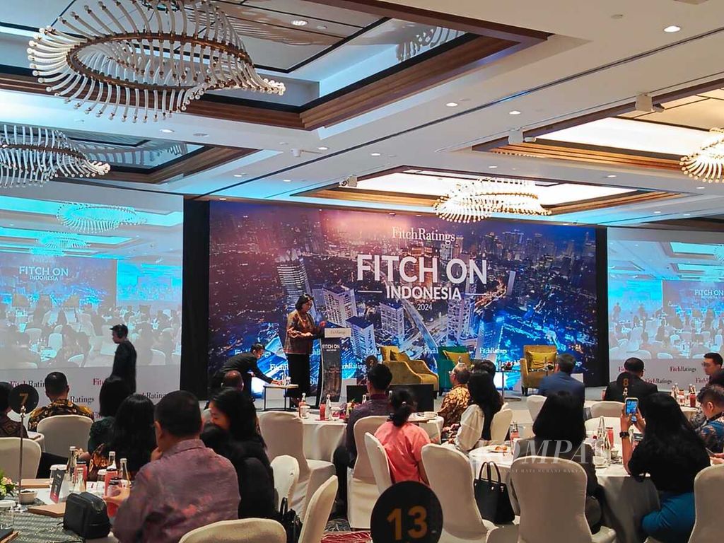 Menteri Keuangan Sri Mulyani Indrawati memberikan kata sambutan dalam acara konferensi tahunan Fitch on Indonesia 2024 yang diselenggarakan lembaga pemeringkat utang Fitch Rating di Jakarta, Rabu (15/5/2024).