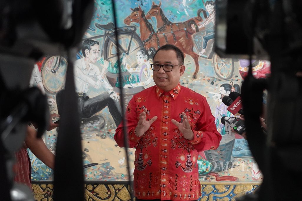 Koordinator Staf Khusus Presiden Anak Agung Gde Ngurah Ari Dwipayana saat menjawab pertanyaan awak media di Gedung Utama Sekretariat Negara, Kompleks Istana Kepresidenan Jakarta, Senin (29/1/2024).