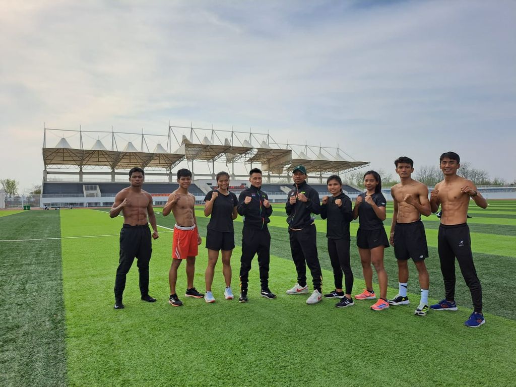 Para atlet wushu Indonesia tengah melakukan pemusatan latihan di China sebelum bertanding pada SEA Games Kamboja 2022, Rabu (5/4/2023).