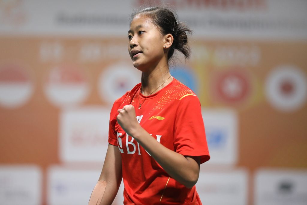 Ekspresi Putri Kusuma Wardani, tunggal putri Indonesia, saat menghadapi tunggal kedua Korea Selatan, Lee Se-yeon, pada laga final Kejuaraan Bulu Tangkis Beregu Asia di Selangor, Malaysia, Minggu (22/2/2022).
