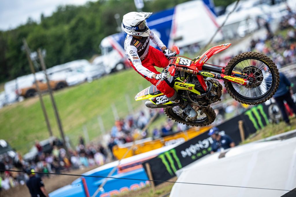 Kroser Indonesia Delvintor Alfarizi akan tampil dalam balapan MXGP seri Jerman di sirkuit legendaris Talkessel, 1-2 Juni 2024. Pebalap binaan Astra Honda Motor yang membela tim JM Racing Astra Honda itu masih memburu poin pertamanya musim ini di kelas MX2. Delvintor optimistis bisa lebih solid di Jerman berkat pengalaman melawan kroser-kroser dunia dalam empat seri sebelumnya.