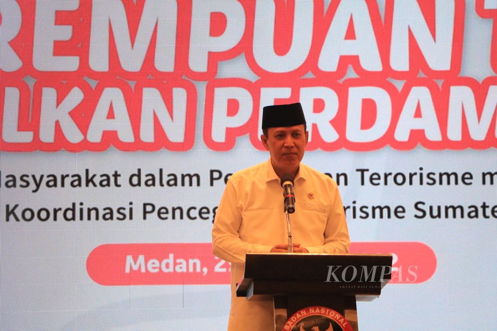 Kepala Badan Nasional Penanggulangan Terorisme Boy Rafli Amar menjadi pembicara dalam seminar tentang rentannya perempuan terpapar ideologi terorisme, di Medan, Sumatera Utara, Senin (29/8/2022).