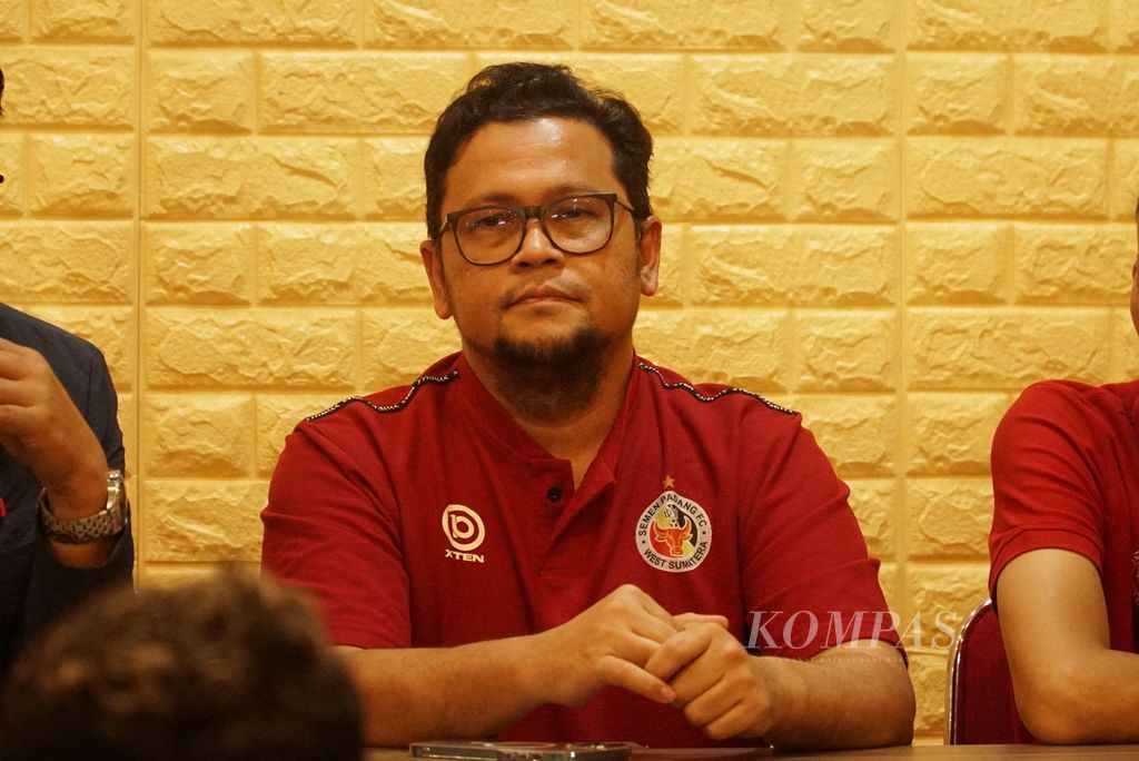 CEO Semen Padang FC Win Bernadino di Padang, Sumatera Barat, Selasa (18/4/2023).