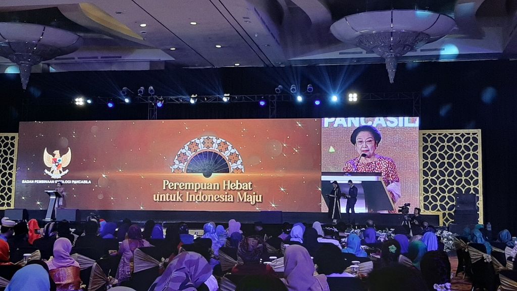 Ketua Dewan Pengarah Badan Pembinaan Ideologi Pancasila (BPIP) Megawati Soekarnoputri dalam seminar nasional dengan tema Perempuan Hebat untuk Indonesia Maju” yang digelar BPIP di Jakarta, Minggu (22/12/2019).