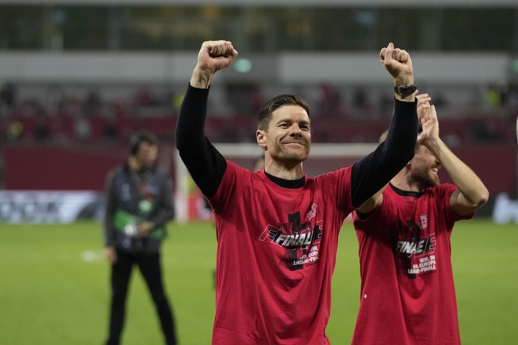 The celebration of Bayer Leverkusen coach Xabi Alonso after the second semifinal match of the Europa League between Bayer Leverkusen and AS Roma at BayArena Stadium, Leverkusen, Germany, on Friday (10/5/2024) early in the morning WIB.