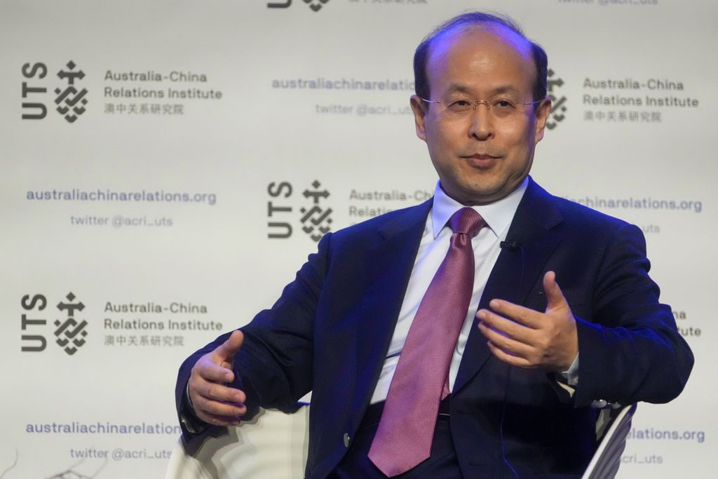 Duta Besar China di Canberra, Xiao Qian,  memaparkan hubungan Australia-China dalam forum di University of Technology pada Juni 2022 di Sydney.  