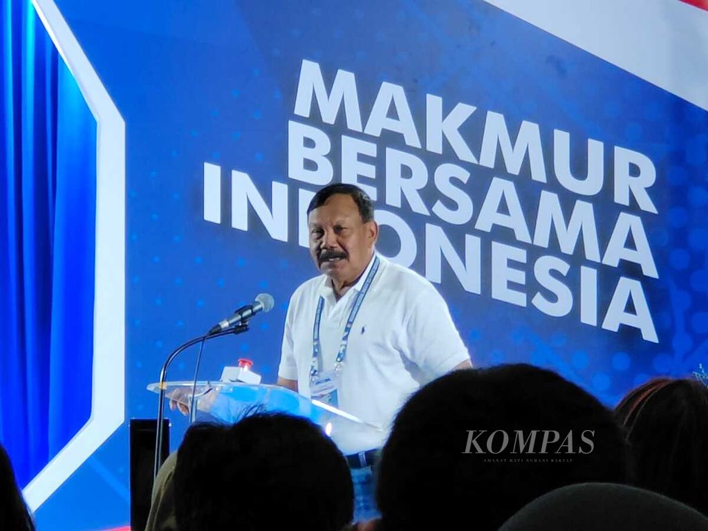 Wakil I Ketua Umum KONI Suwarno dalam pembukaan Kejuaraan Nasional Angkat Besi Senior 2022 di Hotel Lorin, Sentul, Bogor, Jawa Barat, Selasa (25/10/2022).