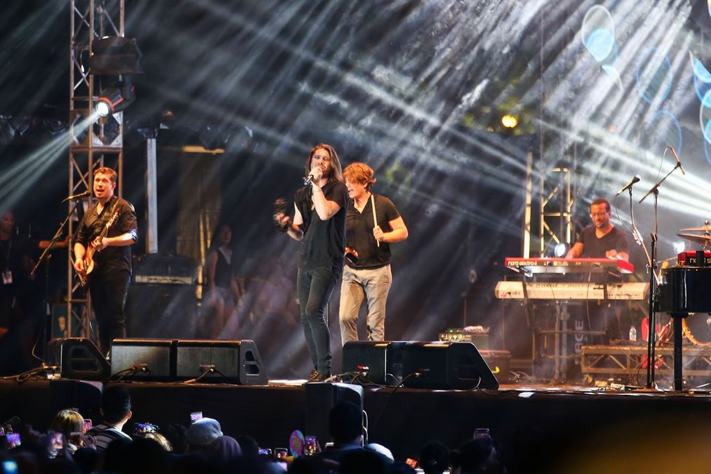 Penampilan Hanson dalam The 90's Festival di Jiexpo, Kemayoran, Jakarta, Sabtu (23/11/2019). 
