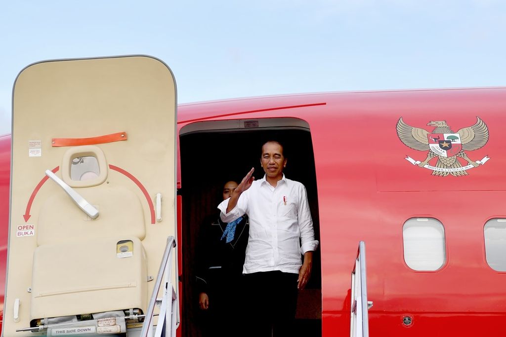 Dari Bandara Mutiara SIS Al-Jufri, Kota Palu, Provinsi Sulawesi Tengah, Presiden kembali bertolak ke Jakarta pada Rabu (27/3/2024) dengan Pesawat Kepresidenan Indonesia-1. Kegiatan ini mengakhiri agenda kunjungan kerja dua hari Presiden Jokowi di Provinsi Sulawesi Tengah. 