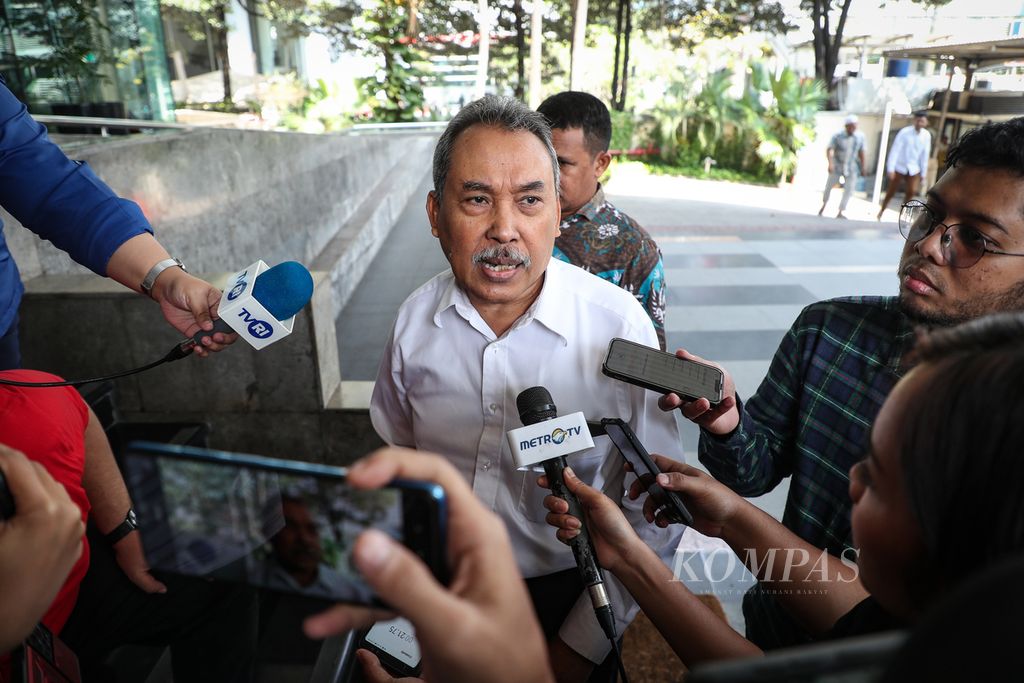 Anggota Dewan Pengawas Komisi Pemberantasan Korupsi (KPK), Syamsuddin Haris, menjawab pertanyaan wartawan di Gedung Pusat Edukasi Antikorupsi KPK, Jakarta, Jumat (4/8/2023).  