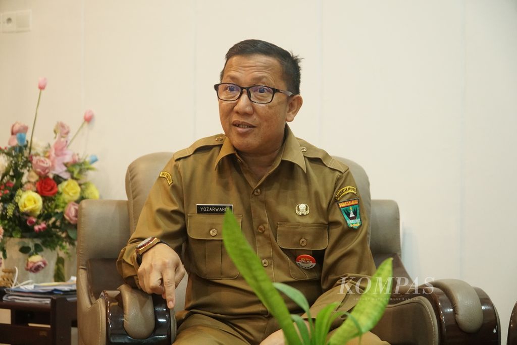 Kepala Dinas Kehutanan Sumatera Barat (Sumbar) Yozarwardi Usama Putra dijumpai di kantornya, Padang, Sumbar, Selasa (12/9/2023).
