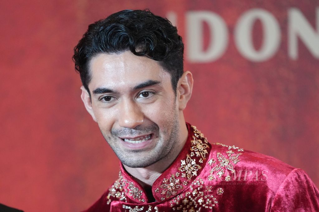 Reza Rahadian berada di karpet merah dalam Malam Anugerah Piala Citra Festival Film Indonesia 2023 di Ciputra Artpreneur, Jakarta Selatan, Selasa (14/11/2023). 