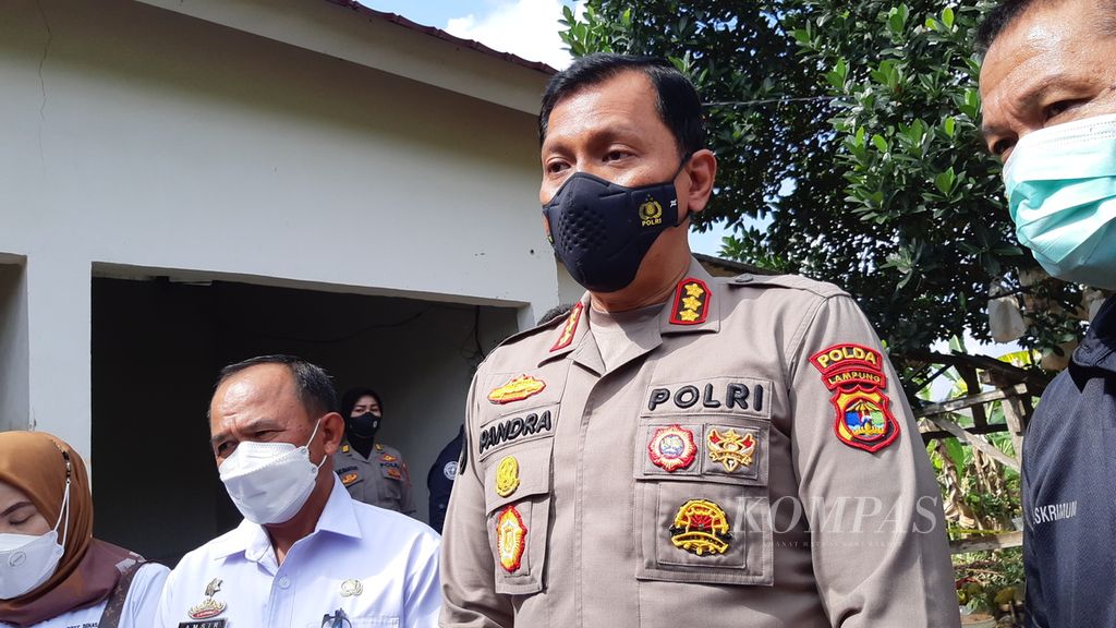 Kepala Bidang Humas Polda Lampung Komisaris Besar Zahwani Pandra Arsyad saat memberikan keterangan terkait otopsi RF di Bandar Lampung, Rabu (20/7/2022). 