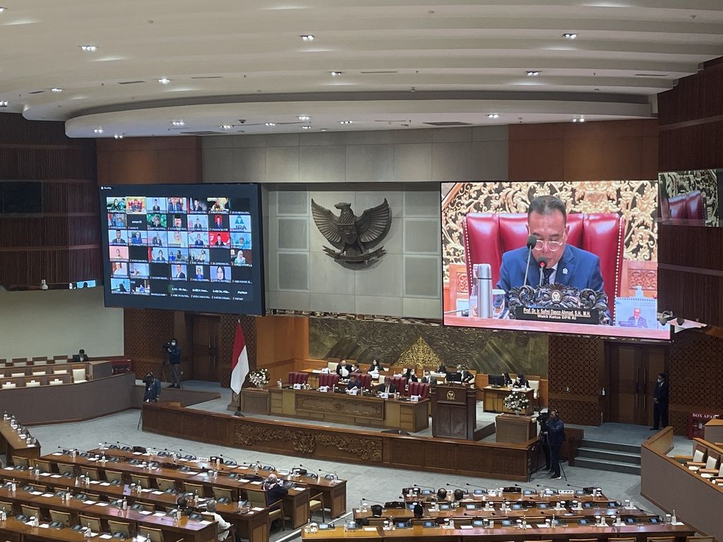 Rapat Paripurna DPR masa persidangan III 2022-2023 dipimpin oleh Wakil Ketua DPR Sufmi Dasco Ahmad di Kompleks Parlemen, Jakarta, Selasa (7/2/2023).