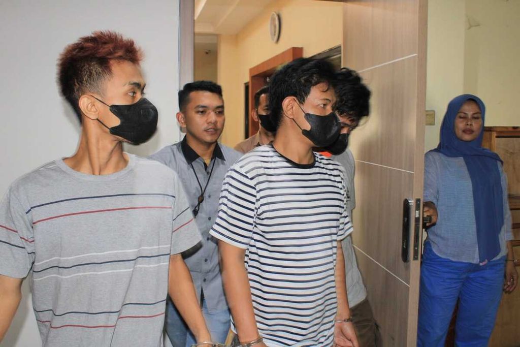 Tiga pelaku penganiayaan terhadap M (34) diamankan Polsek Kalideres, Jakarta Barat, Kamis (27/7/2023).