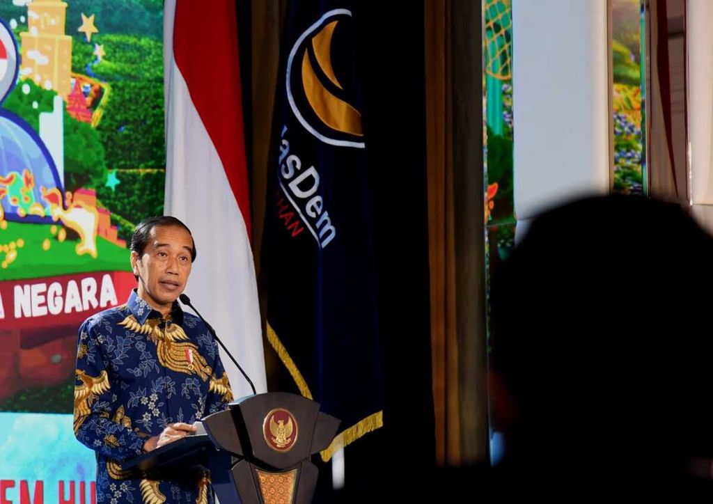 Presiden Joko Widodo memberikan sambutan pada peresmian Kantor Dewan Pimpinan Pusat Partai Nasional Demokrat, Nasdem Tower, di Jakarta, Selasa (22/2/2022),