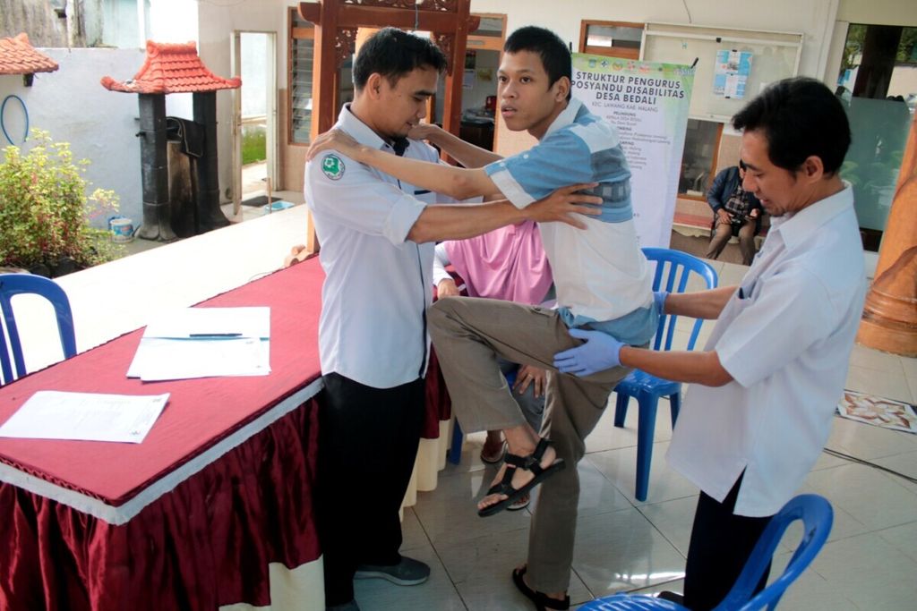 Warga disabilitas Desa Bedali, Kecamatan Lawang, Kabupaten Malang, Jawa Timur, Kamis (2/1/2020), hadir di Posyandu Disablitas Desa Bedali.