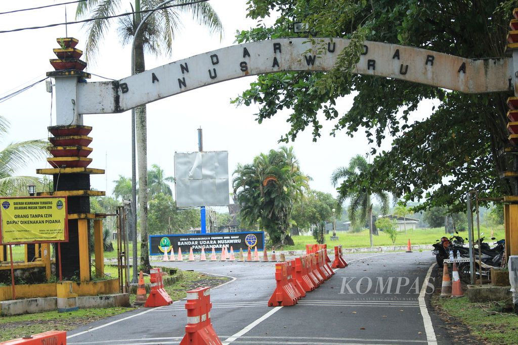 Potret bagian depan Bandara Nusawiru di Kabupaten Pangandaran, Minggu (9/7/2023).