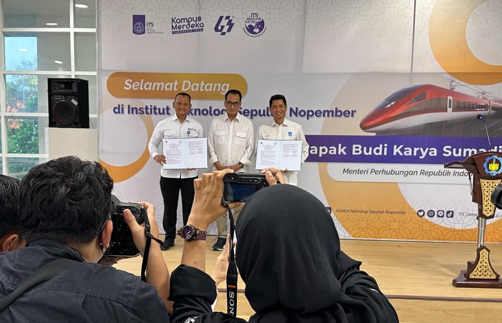Menteri Perhubungan Budi Karya Sumadi menyaksikan penandatanganan kerja sama antara Institut Teknologi Sepuluh Nopember, Surabaya, dengan Badan Pengembangan Sumber Daya Manusia Perhubungan (BPSDMP) Kemenhub, Sabtu (7/10/2023).