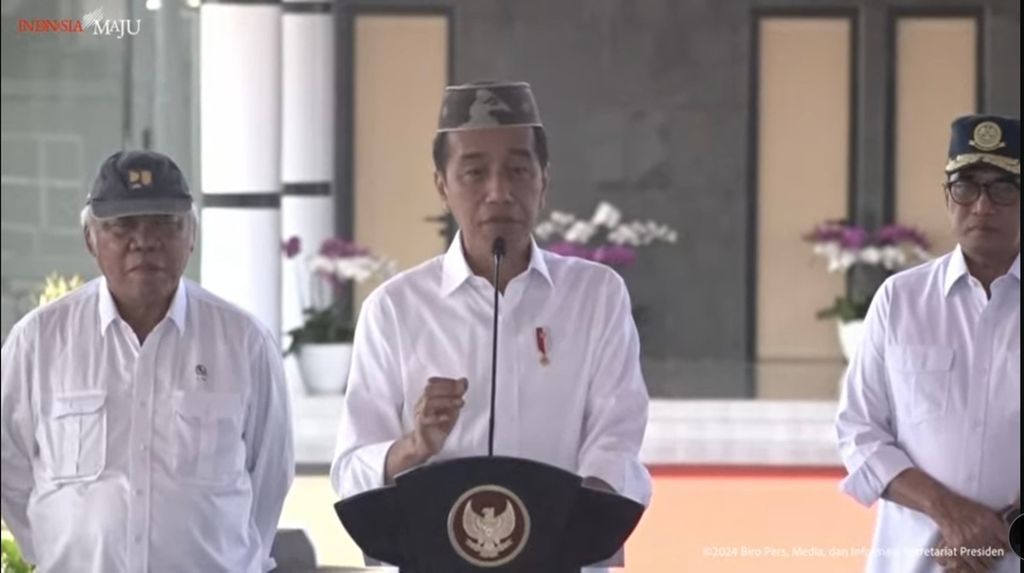Presiden Joko Widodo menilai infrastruktur perhubungan sangat penting untuk negara kepulauan sebesar Indonesia. Hal ini disampaikan dalam peresmian Bandara Panua Pohuwato, Kabupaten Pohuwato, Gorontalo, Senin (22/4/2024).