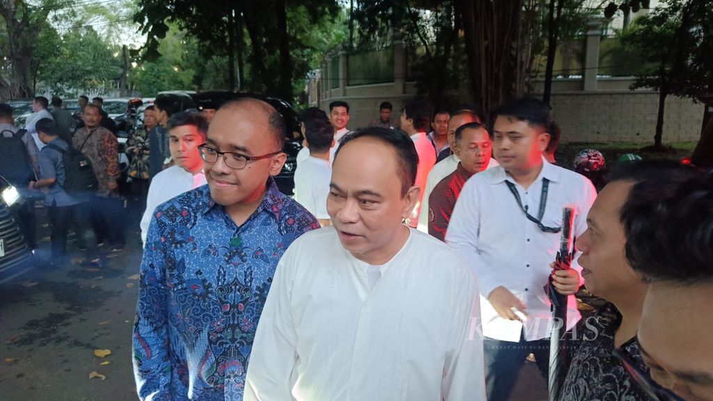 Menteri Komunikasi dan Informasi Budi Arie Setiadi silaturahmi ke kediaman Prabowo Subianto di Kertanegara IV, Jakarta, Rabu (10/4/2024).