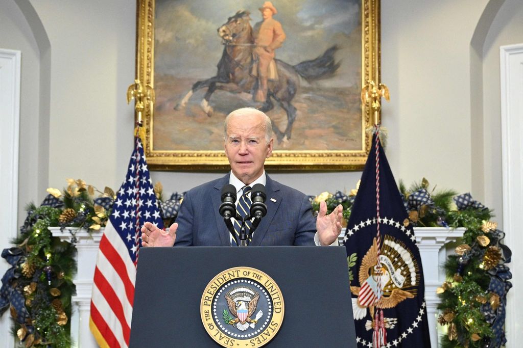 Presiden AS Joe Biden meminta meminta Kongres AS menyetujui permintaan anggaran tambahan untuk keamanan nasional yang di dalamnya termasuk bantuan dana untuk Ukraina. Hal itu ia sampaikan di Ruangan Roosevelt, Gedung Putih, di Washington, DC, Rabu (6/12/2023). 