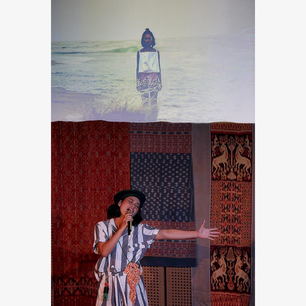 Penyanyi Andien saat peluncuran album Metamorfosa di Jakarta, Rabu (4/10).