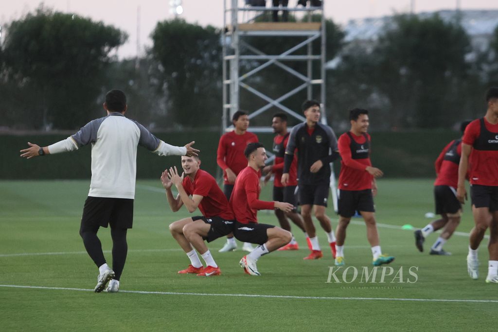 Tim nasional Indonesia berlatih di lapangan 4 Al Egla Training Facility di kawasan Lusail, Qatar, Sabtu (13/1/2024). Indonesia akan mengawali pertandingan pada Piala Asia 2023 melawan Irak di Stadion Ahmed bin Ali, Senin (15/1/2024). 