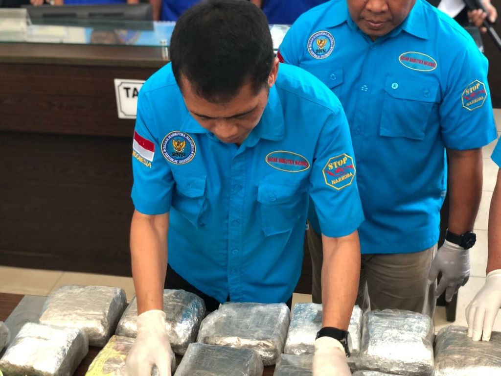 https://cdn-assetd.kompas.id/KPIEnSfMX-e61V5uc5qhSjXu1pg=/1024x768/https%3A%2F%2Fkompas.id%2Fwp-content%2Fuploads%2F2019%2F08%2F20190812RAM-Peredaran-Narkoba-III_1565593210.jpeg