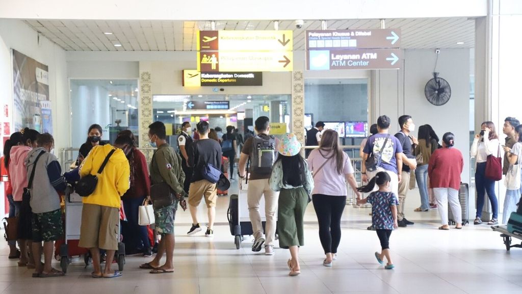 Suasana di area terminal penumpang Bandara Internasional I Gusti Ngurah Rai, Bali, awal Juli 2022. 