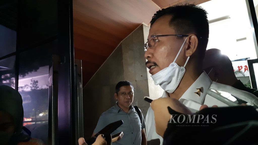 Direktur Penyidikan Jaksa Agung Muda Tindak Pidana Khusus Supardi ketika memberikan keterangan pers, Kamis (2/6/2022) malam, di Kompleks Kejaksaan Agung, Jakarta.