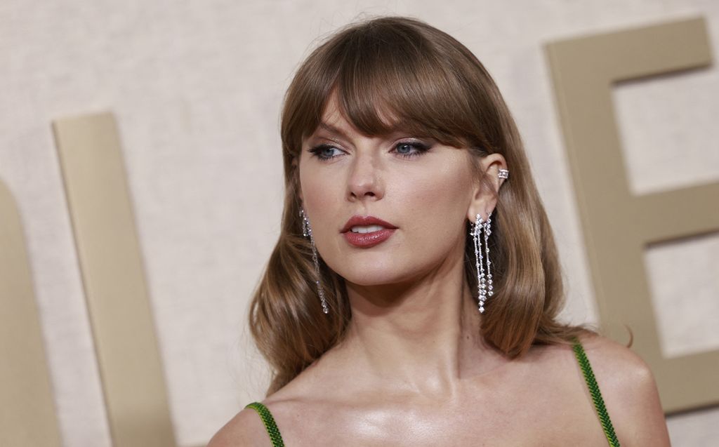 Penyanyi-penulis lagu AS Taylor Swift tiba di acara Penghargaan Golden Globe tahunan ke-81 di hotel The Beverly Hilton di Beverly Hills, California, AS, 7 Januari 2024.