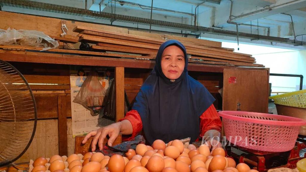 Rodiyah, pedagang telur di Pasar Kramatjati, Jakarta Timur