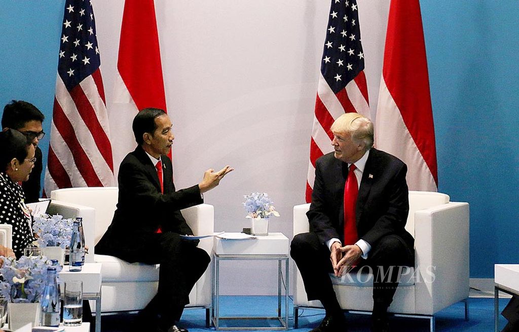 Pertemuan bilateral antara Presiden Joko Widodo dan Presiden Amerika Serikat Donald Trump berlangsung  di sela pertemuan G-20, di Hamburg, Jerman. Dalam pertemuan yang berlangsung akrab tersebut, Indonesia dan AS menyampaikan harapan untuk terus memperkuat dan menyeimbangkan perdagangan kedua negara.