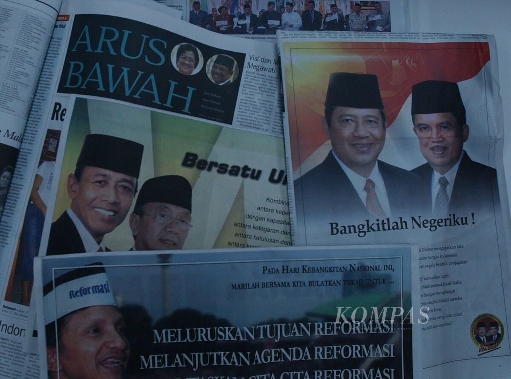 President Election Advertisement - Various advertisements containing appeals to vote for the presidential and vice-presidential candidate pairs ahead of the 2004 presidential election are widely displayed in newspapers.