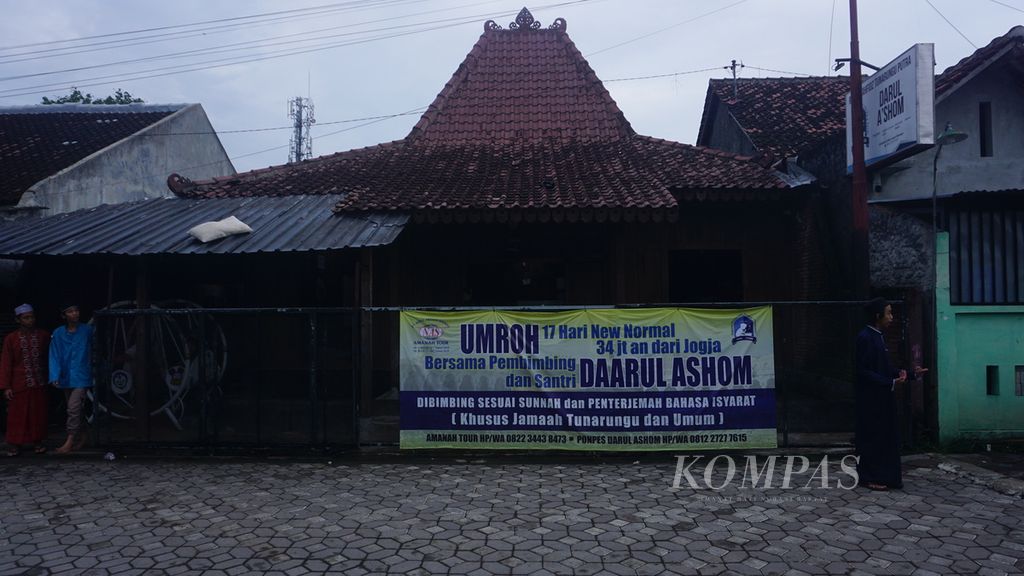 Kondisi bangunan dari Pondok Pesantren Darul Ashom di Kabupaten Sleman, Daerah Istimewa Yogyakarta, Kamis (21/4/2022). 