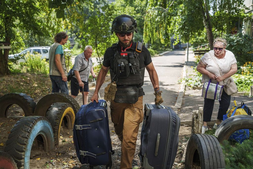 Pengungsi Ukraina di Pokrovsk, Donetsk, Senin (19/8/2024).