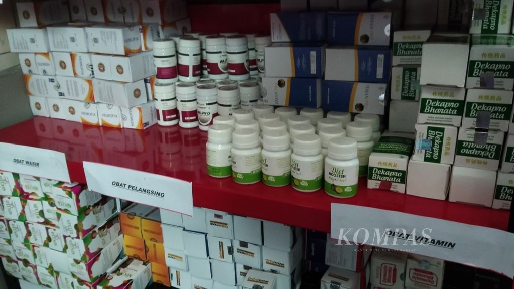 Obat-obatan palsu yang disita apara kepolisian dari komplotan pembuat dan penjual obat palsu, ditampilkan dalam jumpa pers di Polresta Yogyakarta, Rabu (8/11/2023).