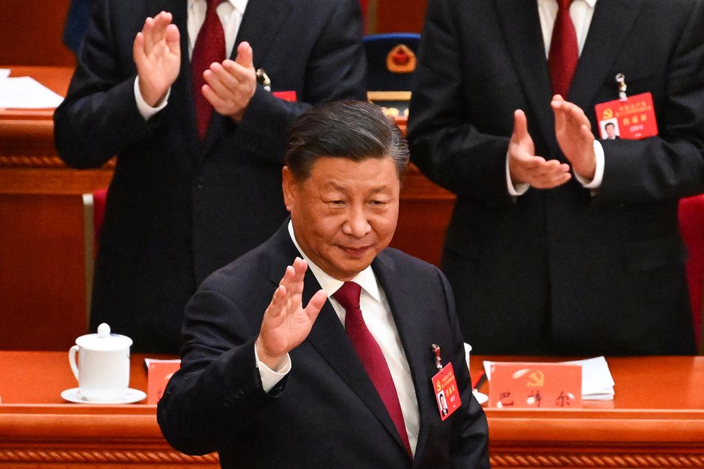 Presiden Xi Jinping menghadiri pembukaan Kongres Partai Komunis China di Balai Agung Rakyat, Beijing, Minggu (16/10/2022). 