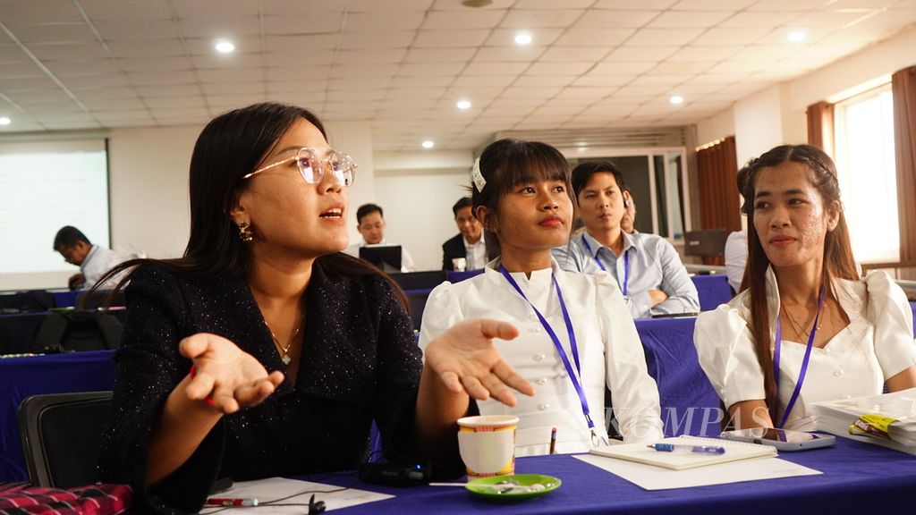 Suasana diskusi mengenai peran media dalam memerangi hoaks bertajuk &quot;The Role of Media in Combating Disinformation and Fake News in the AI Context for Regional Peace, Stability and Prosperity&quot; di Royal Academy of Cambodia, Phnom Penh, Kamboja, Kamis (6/6/2024). Hasil diskusi membuahkan seruan bersama terkait upaya memerangi hoaks.