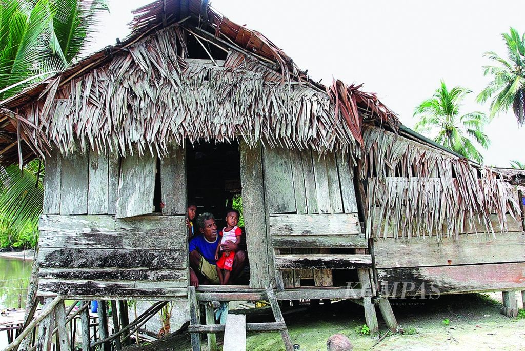 A portrait of poverty in Kobamar village, Aru Utara district, Aru Islands regency, Maluku Province.