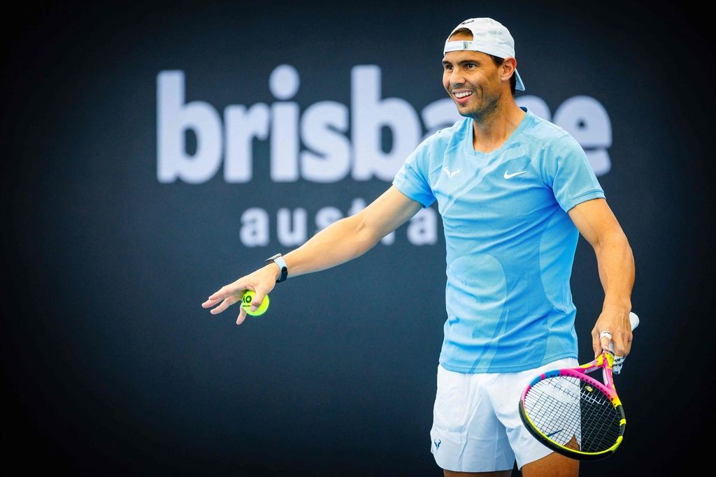 Petenis Spanyol, Rafael Nadal, berlatih menjelang turnamen Brisbane International di Barisbane, Australia, Kamis (28/12/2023). 
